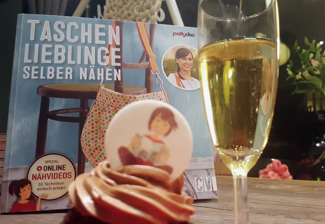 Taschenbuch Party Einladung