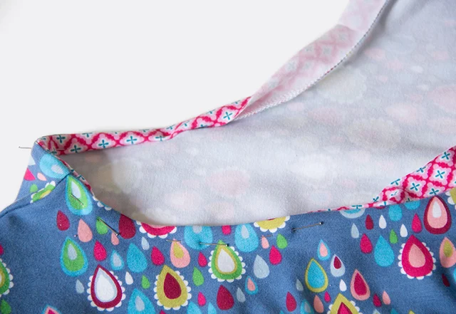 Nähanleitung Ausschnittstreifen annähen