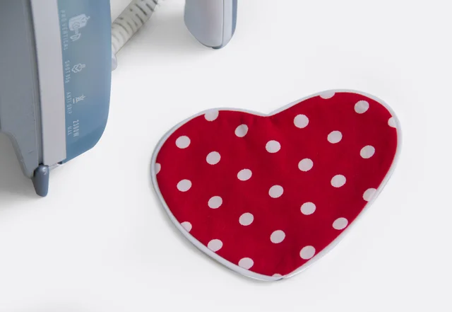 Nähanleitung Herztasche bügeln