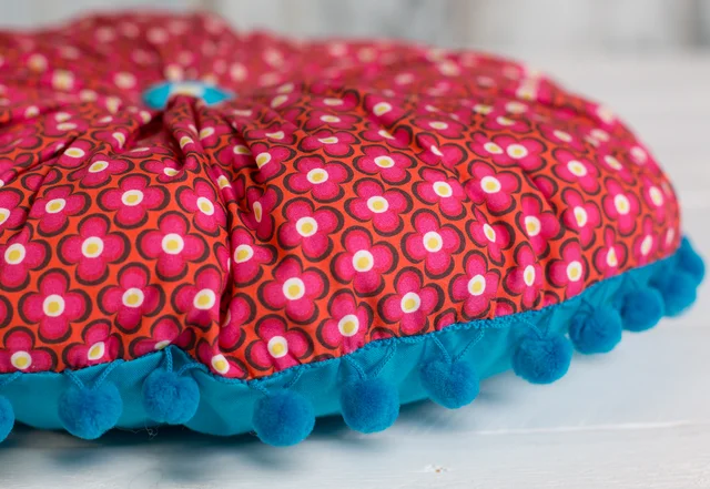 Nähanleitung Kissen mit Bommeln