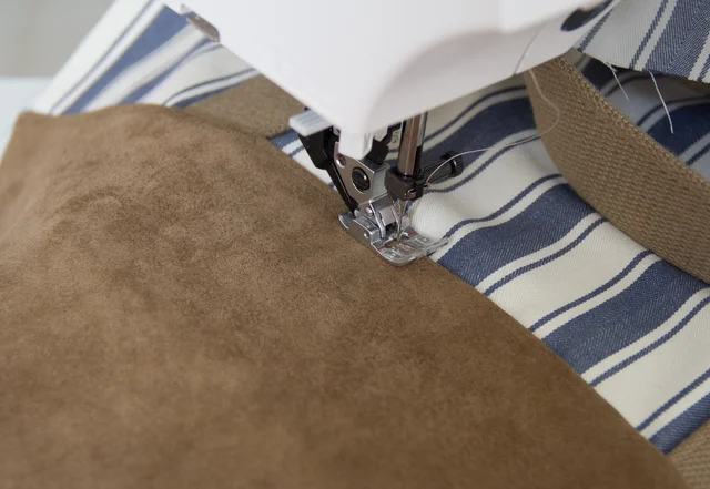 Nähanleitung Umhängetasche Schnittmuster kostenlos Bodenteil annähen