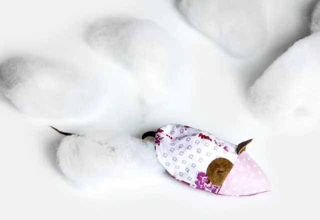 Nähanleitung mit kostenlosem Schnittmuster Nadelmaus ausstopfen