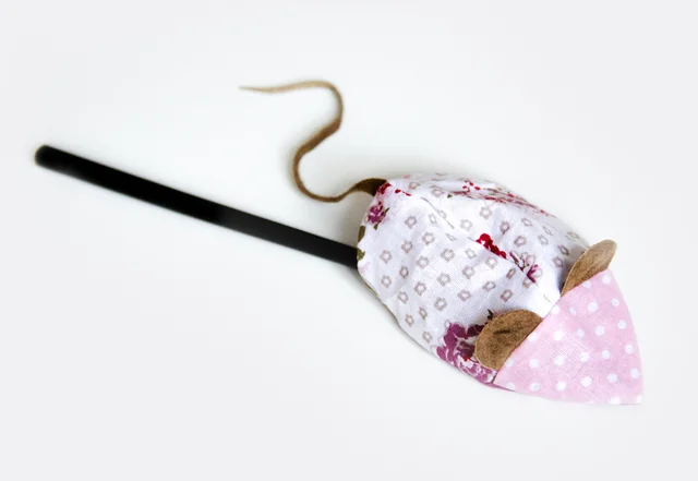 Nähanleitung mit kostenlosem Schnittmuster Nadelmaus wenden