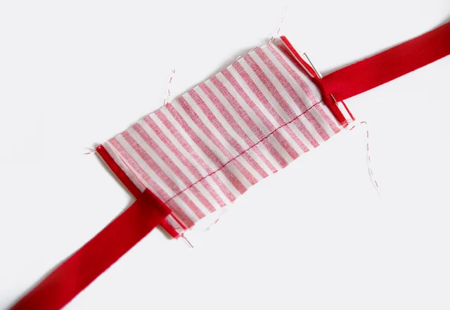 Nähanleitung Schnittmuster gratis Tasche mit Federverschluss Schleifen