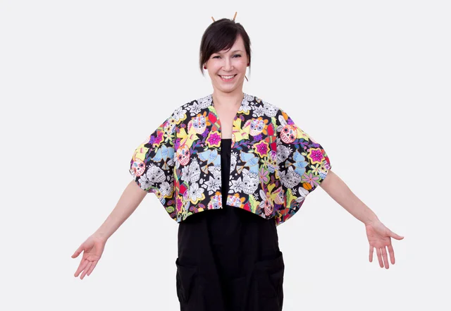 Schnittmuster Bolero-Jacke mit Folklore-Skulls Stoffen Schnittmuster Bolero-Jacke mit Folklore-Skulls Stoffen