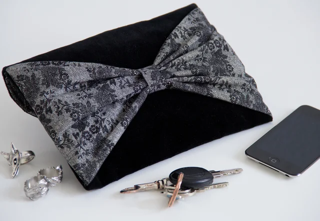 Schnittmuster Clutch Bowie aus Samt genäht