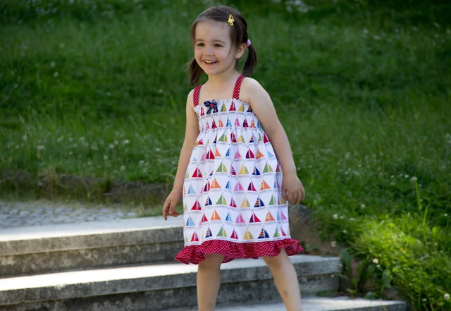 Schnittmuster Kinderkleid mit Smoknähten