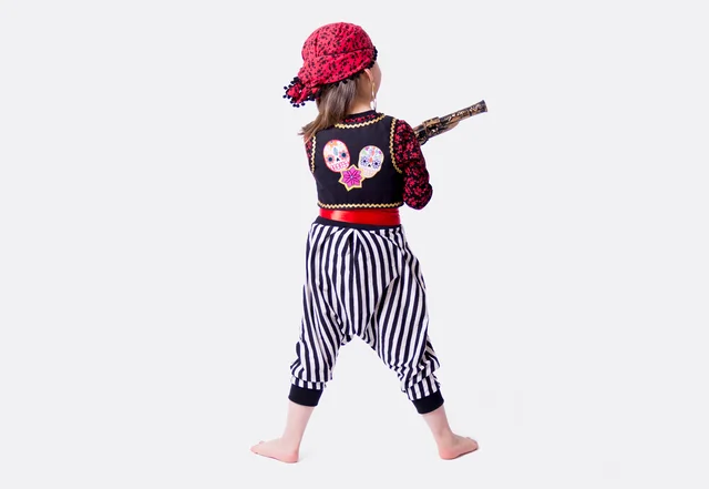 Nähidee für Fasching Pirat mit Schnittmuster für Steppweste Nähidee für Fasching Pirat mit Schnittmuster für Steppweste