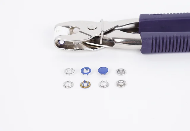 Jersey Druckknoepfe und Zange - Nähen lernen