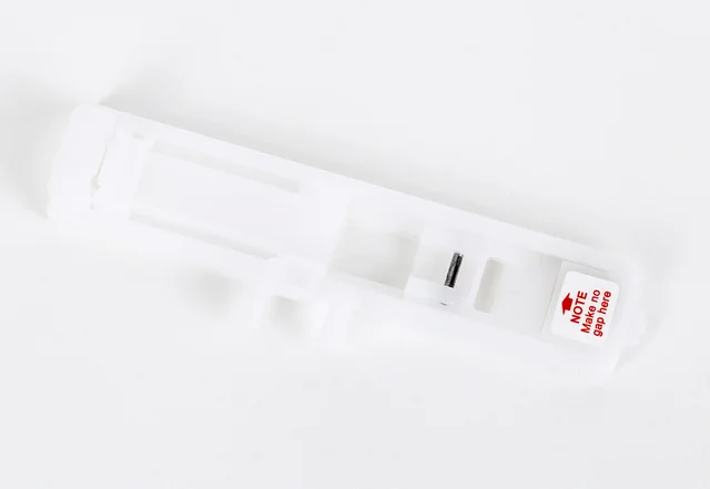 Nähen lernen – Nähmaschinenfüßchen - Knopflochschiene