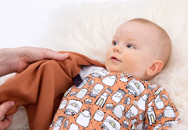 Schnittmuster Babyjacke zum Wickeln mit Befestiging Knopf zum anziehen