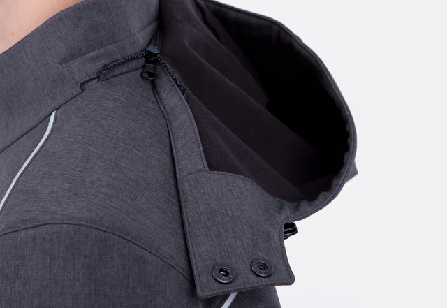 Schnittmuster Männer Softshelljacke grau mit Rückenpasse und Kapuze