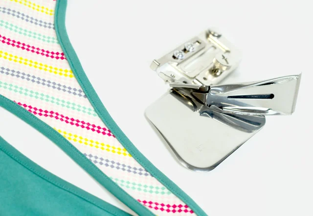 Ausschnitt nähen mit Bandeinfasser