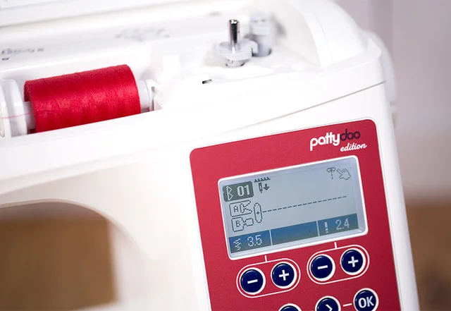 Nähmaschine Juki im pattydoo Design HZL-F400 Display