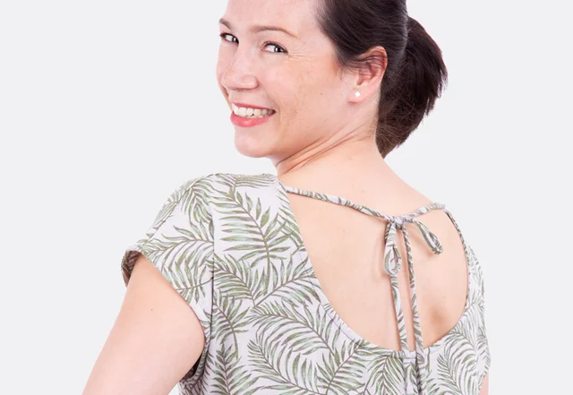 Anleitung Schnittmuster Shirt Ausschnitt Rücken Schleife