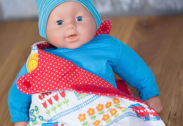 Schnittmuster Puppenschlafsack mit Klettverschluss Nähanleitung