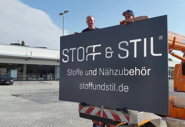 Stoff & Stil Eröffnung Ladenschild