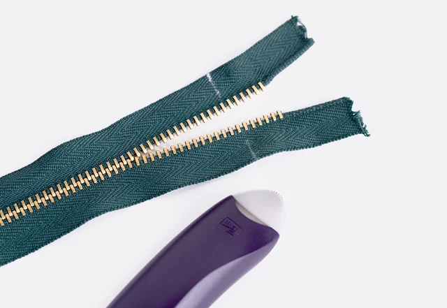 Anleitung Reissverschluss kürzen Länge markieren