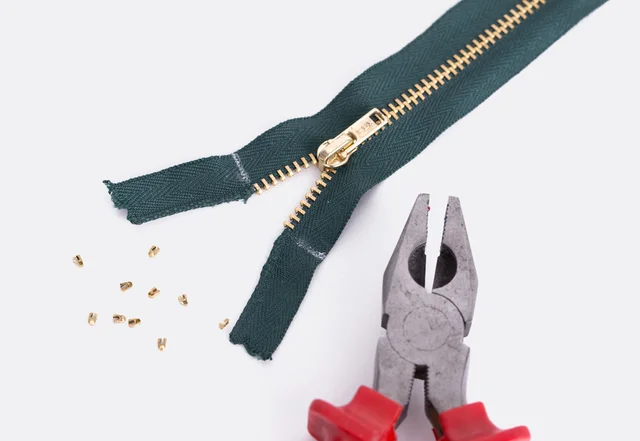 Anleitung Reißverschluss kürzen entfernte RV-Zähnchen