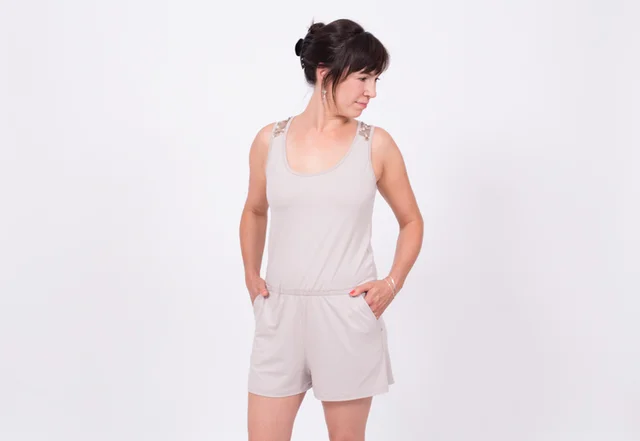 Jumpsuit Schnittmuster Anleitung Träger kurze Beine Pailleten