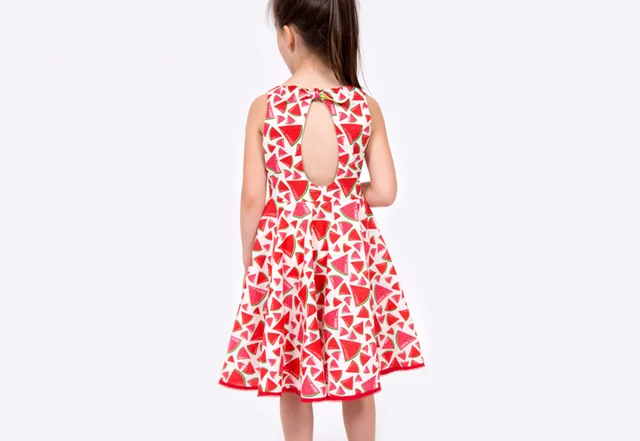Schnittmuster Kinderkleid Rücken Schleife selber nähen