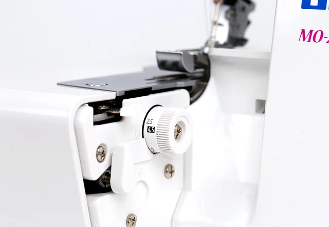 Jersey nähen Overlock Maschine JUKI MO-2000 Bedienelemente