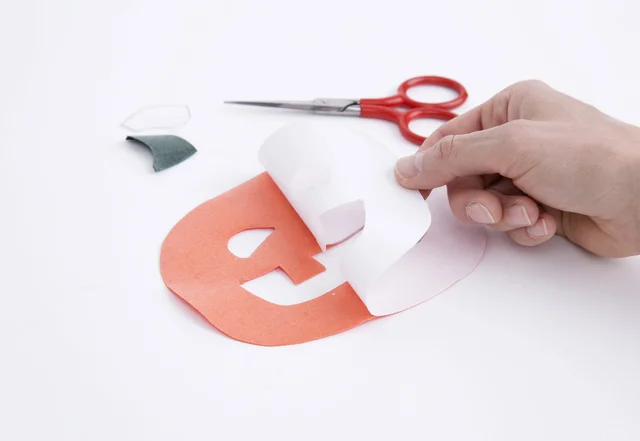 Nähanleitung Halloween Patches Folie abziehen