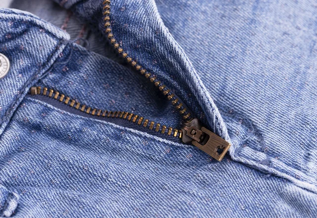 Metall Reißverschluss in einer Jeans Metall Reißverschluss in einer Jeans