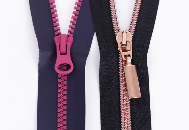 Reißverschlüsse mit Spirale und Zähnchen