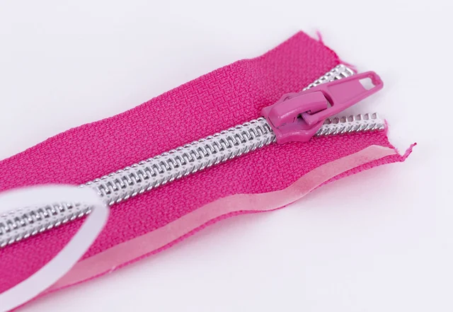 Reißverschluss mit Wondertape fixieren