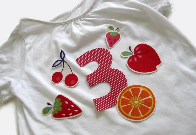 Applikationen auf Shirt platzieren Applikationen auf Shirt platzieren