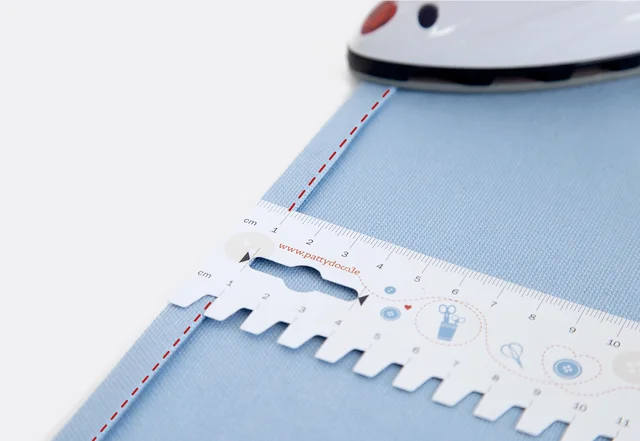 Nähmaschienenhülle Saum der Tasche umbügeln