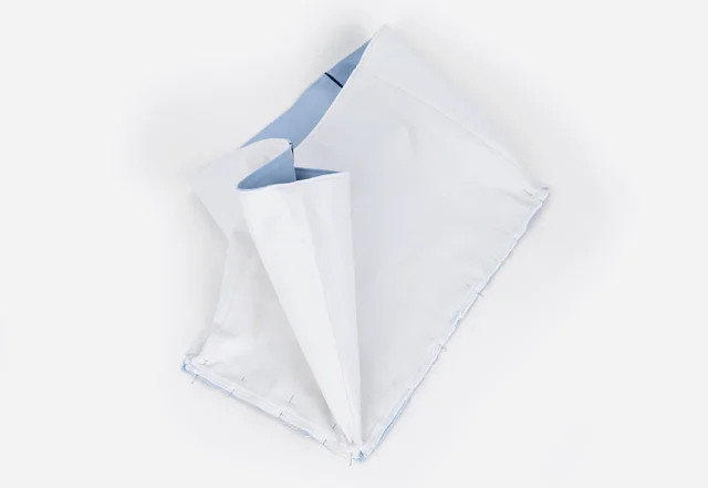 Nähanleitun Nähmaschinenhülle Schnittmuster gratis Futterstoff Außenstoff zusammengesteckt