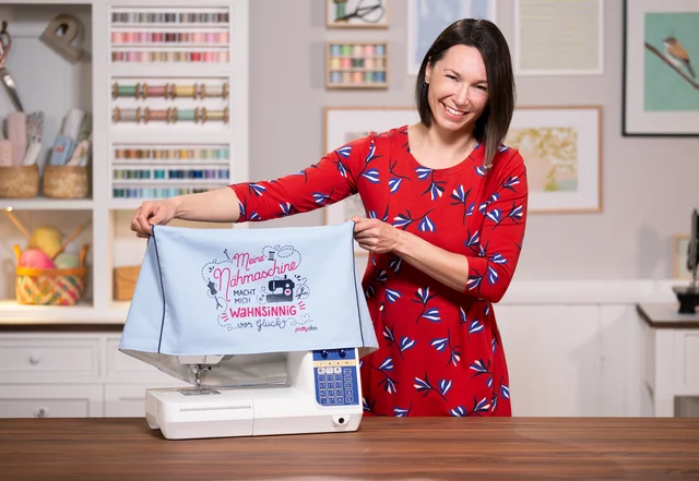 Nähanleitung gratis Schnittmuster Nähmaschinenhülle mit Plottermotiv