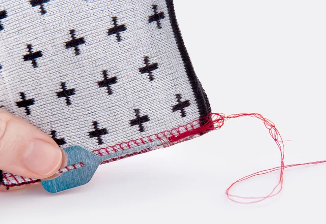 Fertigbündchen nähen Faden durchziehen