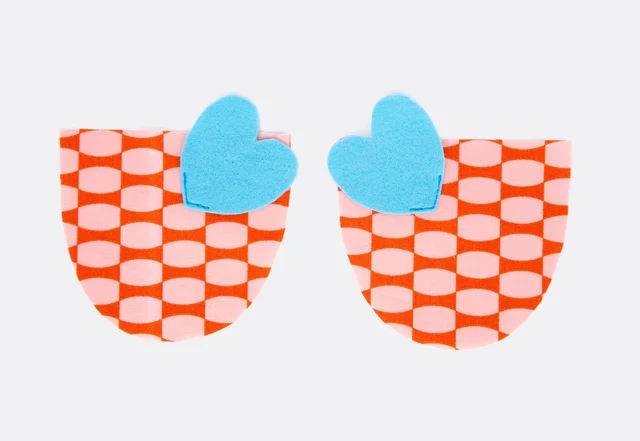 Osterküken Flügel aufnähen