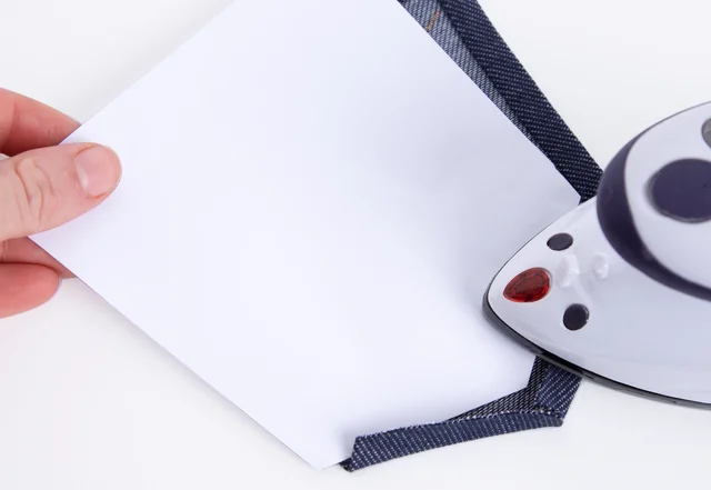 mit Schablone Tasche ausbügeln