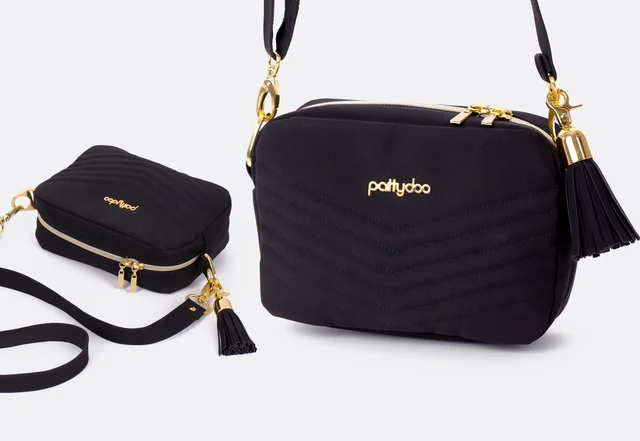 Schnittmuster Handtasche schwarzes Kunstleder Verzierung Quaste