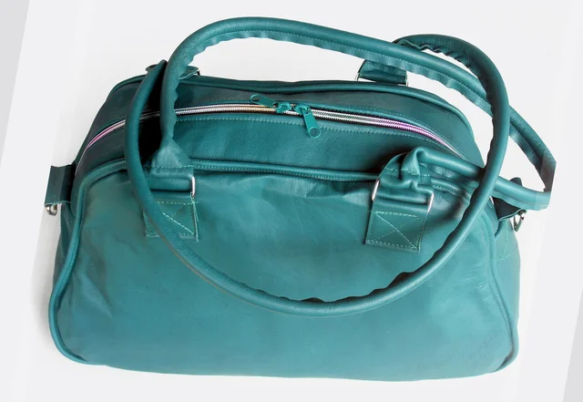 Schnittmuster Retrobag Taschen nähen grünes Kunstleder