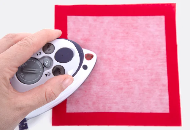 Bügeleinlage testen: Bügeltest mit Probestoff