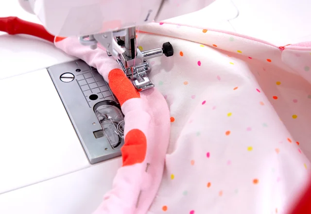 Bambusgriff einnähen mit Kantenfuß