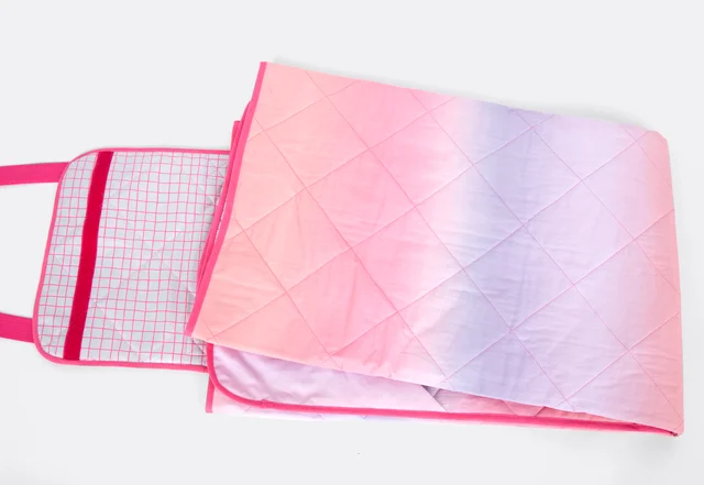 Picknickdecke falten und halbieren