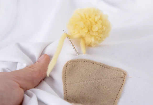 Pompom Nähideen Pompom anbringen