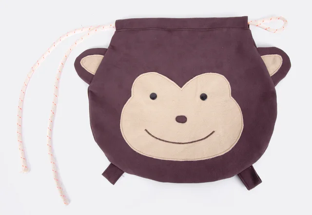 Kinderrucksack selber nähen Kordel in Tunnelzug einfädeln