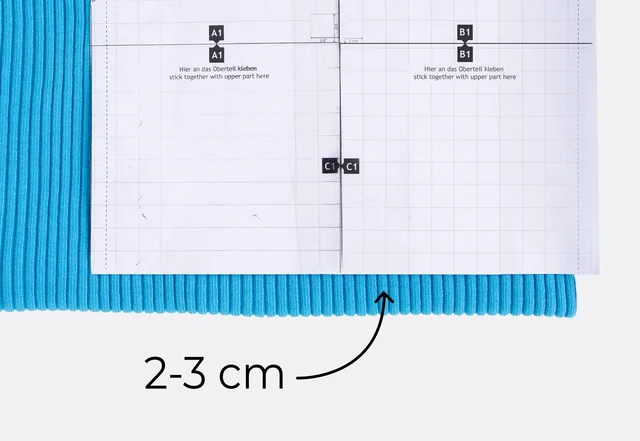 Hipster Beanie nähen - Zuschnitt im Bruch von Kante entfernt