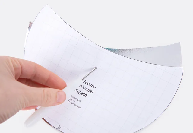 Adventskalender selber nähen - Löcher für Kamsnaps vorbereiten