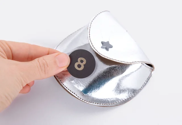 Zahlen befestigen Adventskalender DIY