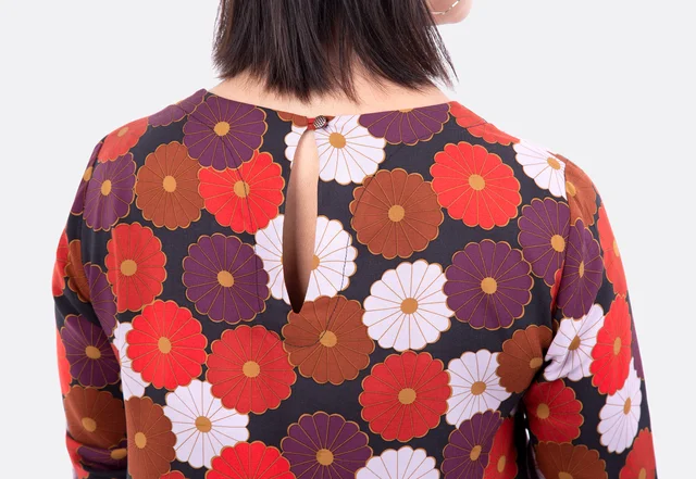 Kleid nähen Rückenteil Schlitz gewebter Stoff