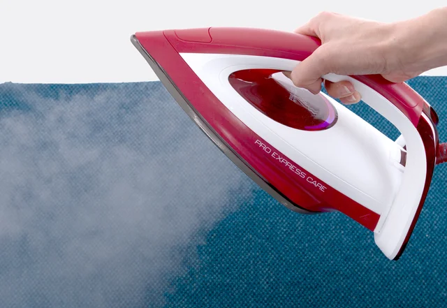 Strickstoff abdampfen, nicht mit Druck bügeln 