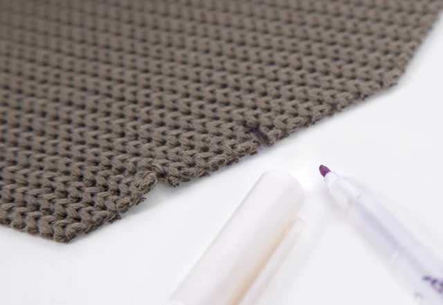 Strickstoff nähen, Knipse setzen